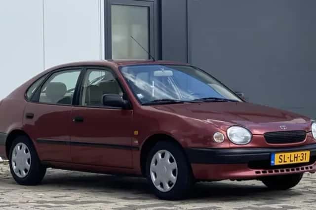 Toyota Corolla (1997) thumbnail 3