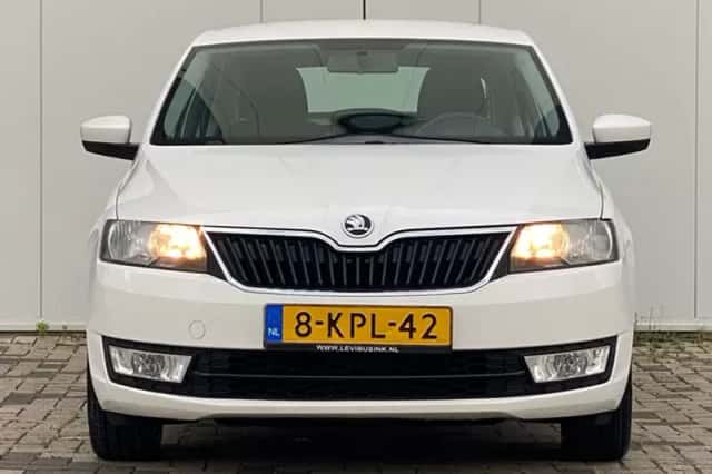 Škoda Rapid (2013) thumbnail 2