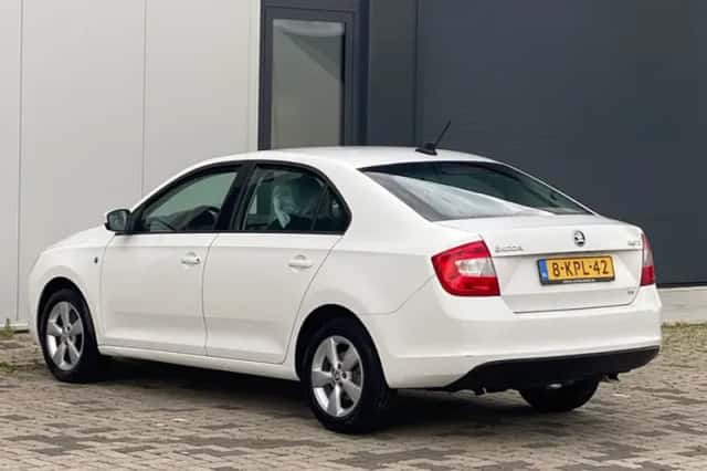 Škoda Rapid (2013) thumbnail 4