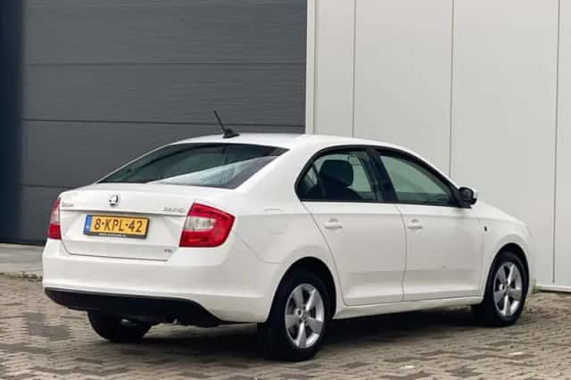 Škoda Rapid (2013) thumbnail 6