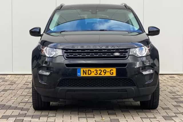 Land Rover Discovery Sport (2017) thumbnail 2