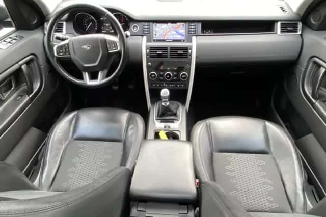 Land Rover Discovery Sport (2017) thumbnail 3