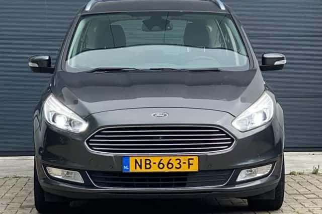 Ford Galaxy (2017) thumbnail 2