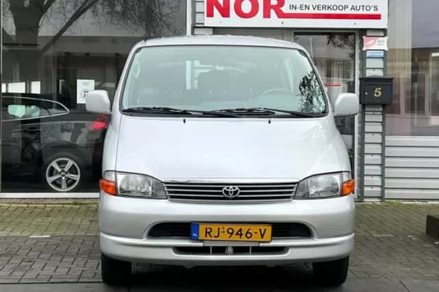 Toyota HiAce (2005) thumbnail 2