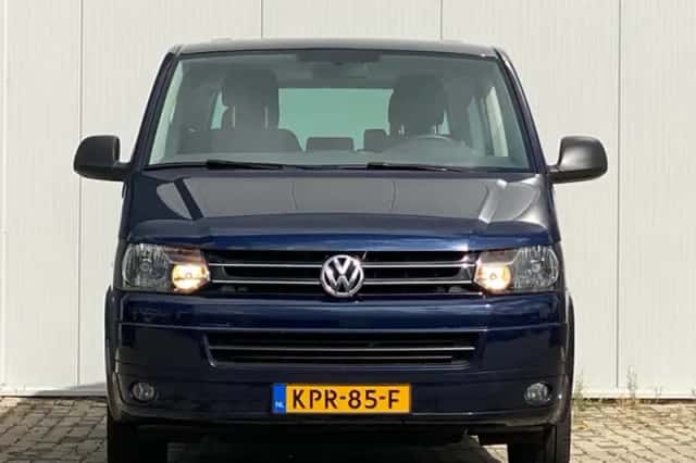 Volkswagen Multivan (2014) thumbnail 2
