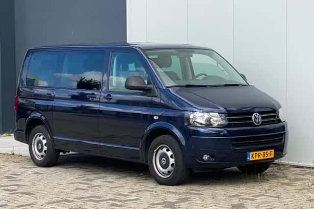 Volkswagen Multivan (2014) thumbnail 3