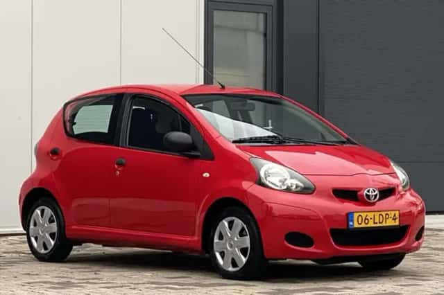 Toyota Aygo (2010) thumbnail 3