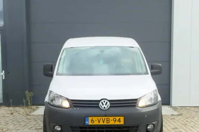 Volkswagen Caddy (2012) thumbnail 2