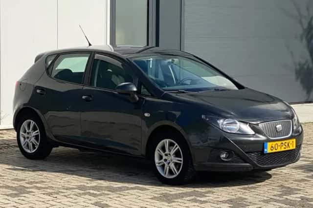 SEAT Ibiza (2011) thumbnail 3