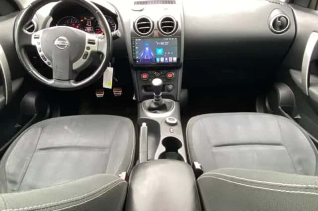 Nissan Qashqai (2010) thumbnail 3