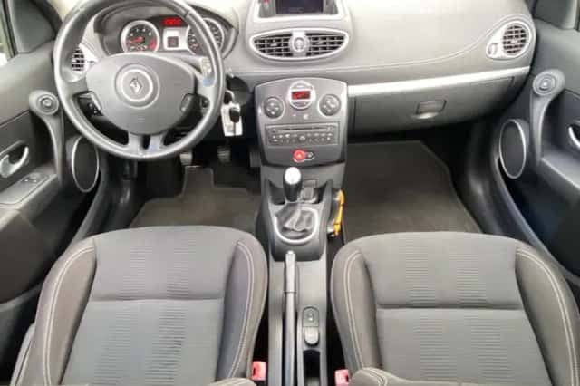 Renault Clio (2010) thumbnail 3