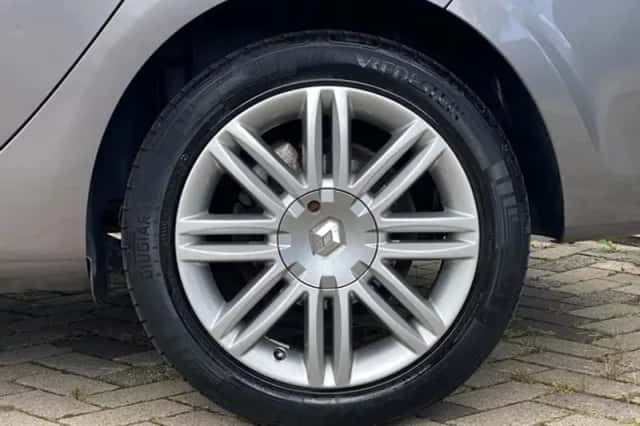 Renault Clio (2010) thumbnail 4