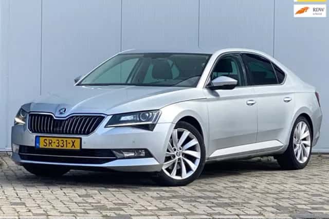 Škoda Superb (2018) thumbnail 1
