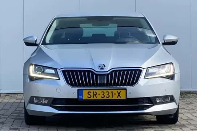 Škoda Superb (2018) thumbnail 2