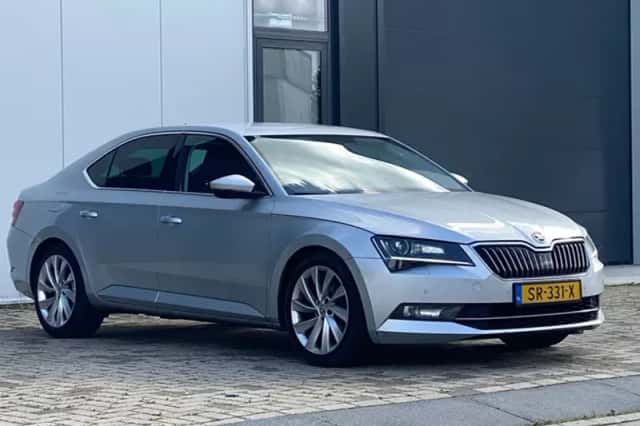 Škoda Superb (2018) thumbnail 3