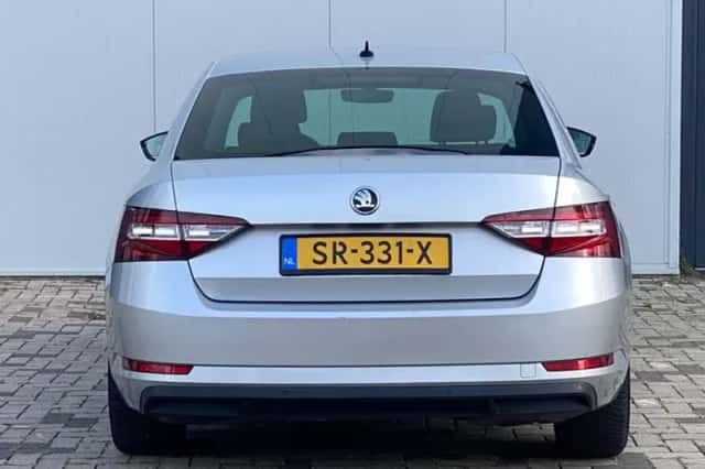 Škoda Superb (2018) thumbnail 5