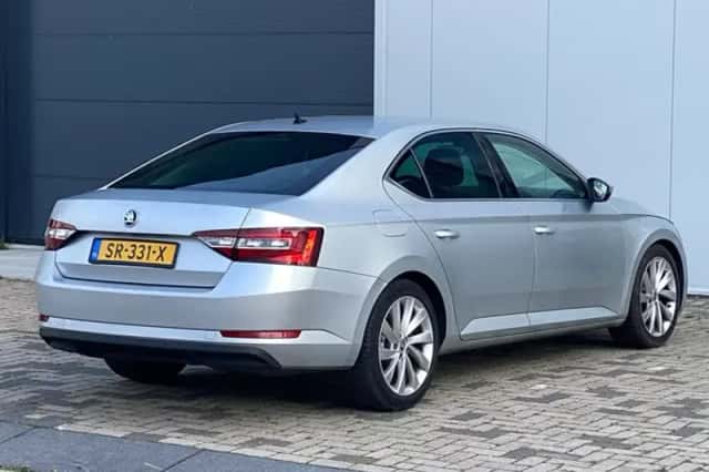 Škoda Superb (2018) thumbnail 6