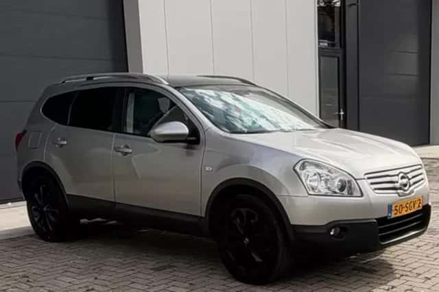 Nissan Qashqai (2009) thumbnail 3