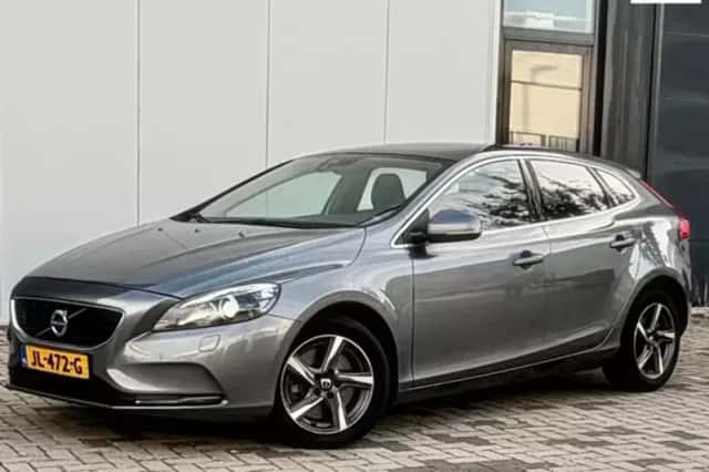 Volvo V40 (2016) thumbnail 1