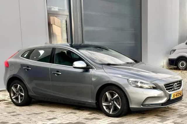 Volvo V40 (2016) thumbnail 3