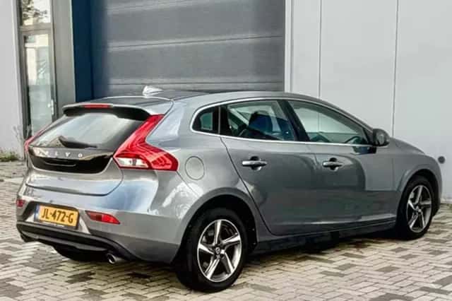 Volvo V40 (2016) thumbnail 6