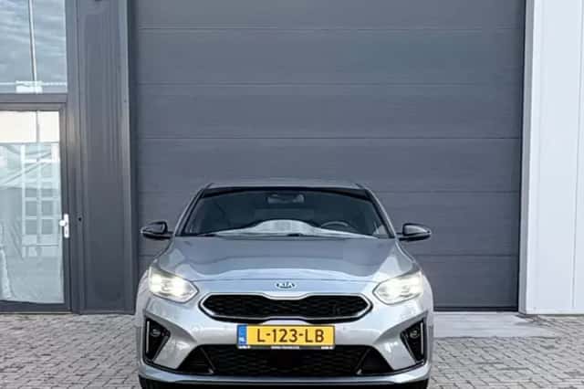 Kia ProCeed (2021) thumbnail 2