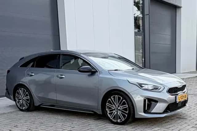 Kia ProCeed (2021) thumbnail 3