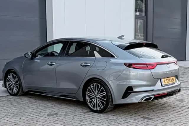 Kia ProCeed (2021) thumbnail 4