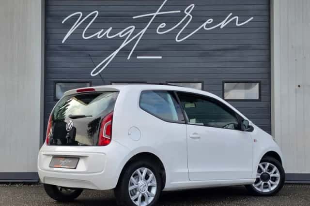 Volkswagen Up! (2012) thumbnail 4