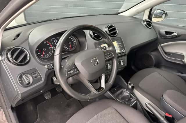 SEAT Ibiza (2016) thumbnail 6