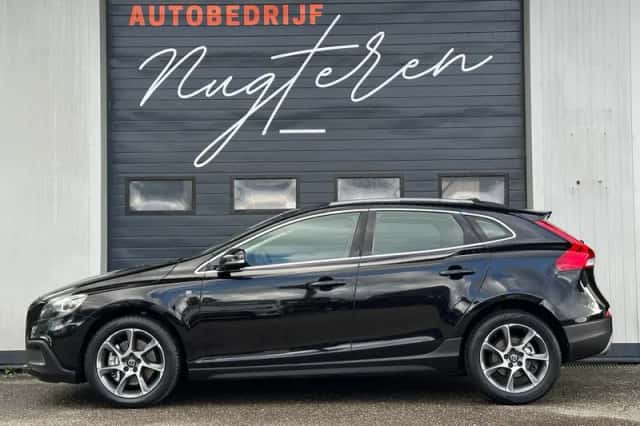 Volvo V40 (2016) thumbnail 2