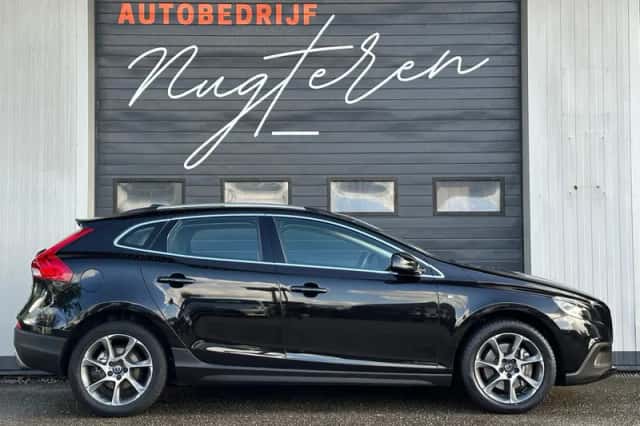 Volvo V40 (2016) thumbnail 3