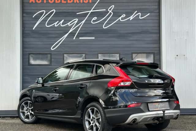 Volvo V40 (2016) thumbnail 4