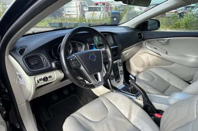 Volvo V40 (2016) thumbnail 5