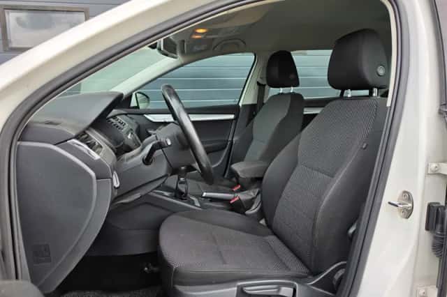 Škoda Octavia (2015) thumbnail 6