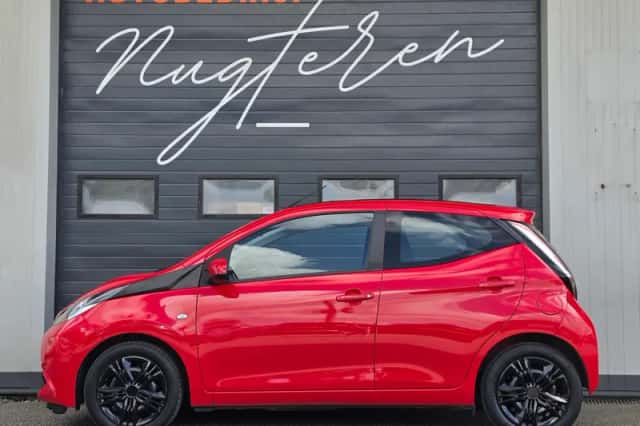 Toyota Aygo (2016) thumbnail 2