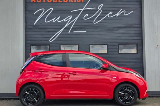 Toyota Aygo (2016) thumbnail 3