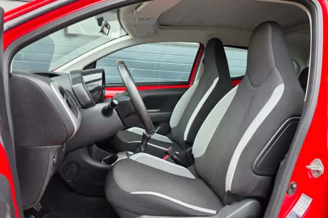 Toyota Aygo (2016) thumbnail 5