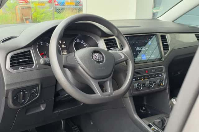 Volkswagen Golf Sportsvan (2014) thumbnail 6