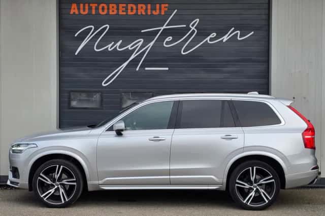 Volvo XC90 (2016) thumbnail 2