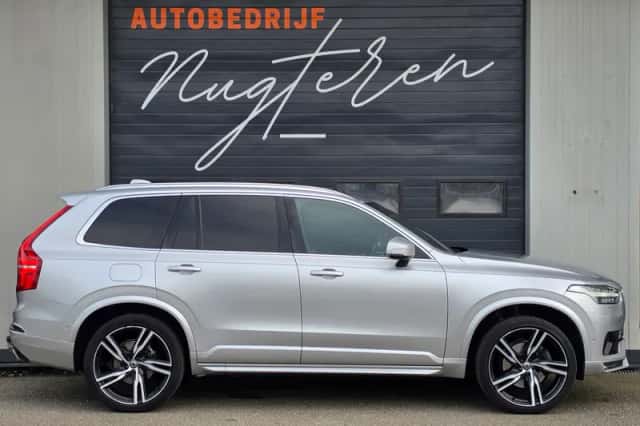 Volvo XC90 (2016) thumbnail 3