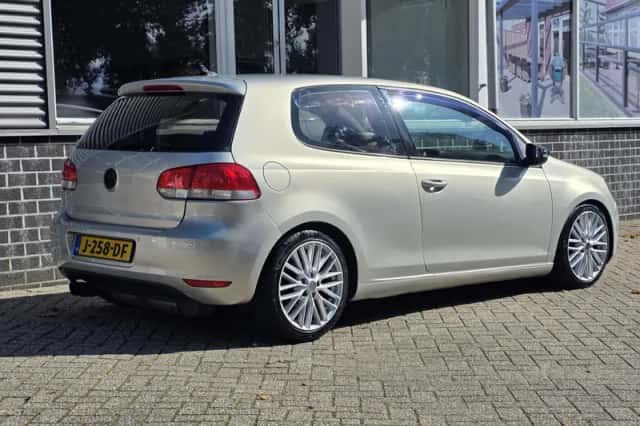 Volkswagen Golf (2009) thumbnail 2