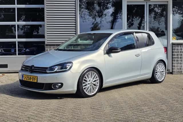 Volkswagen Golf (2009) thumbnail 4