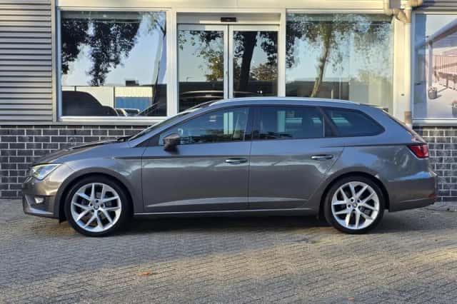 SEAT Leon (2015) thumbnail 3