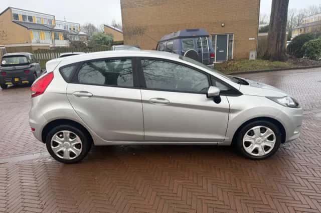 Ford Fiesta (2011) thumbnail 2
