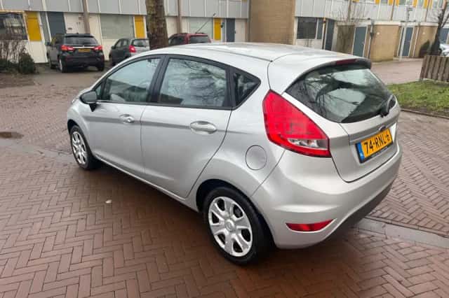 Ford Fiesta (2011) thumbnail 5