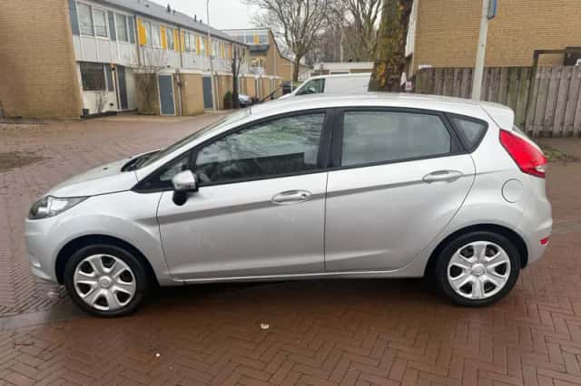 Ford Fiesta (2011) thumbnail 6