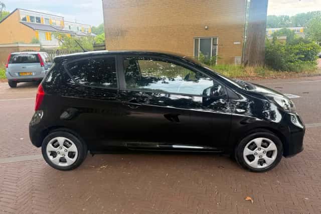Kia Picanto (2012) thumbnail 2