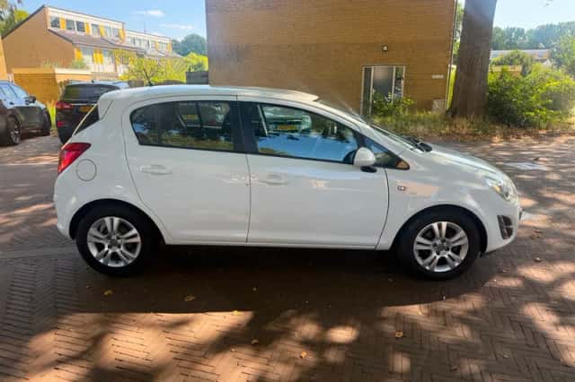 Opel Corsa (2013) thumbnail 2