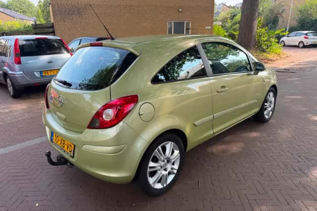Opel Corsa (2007) thumbnail 3